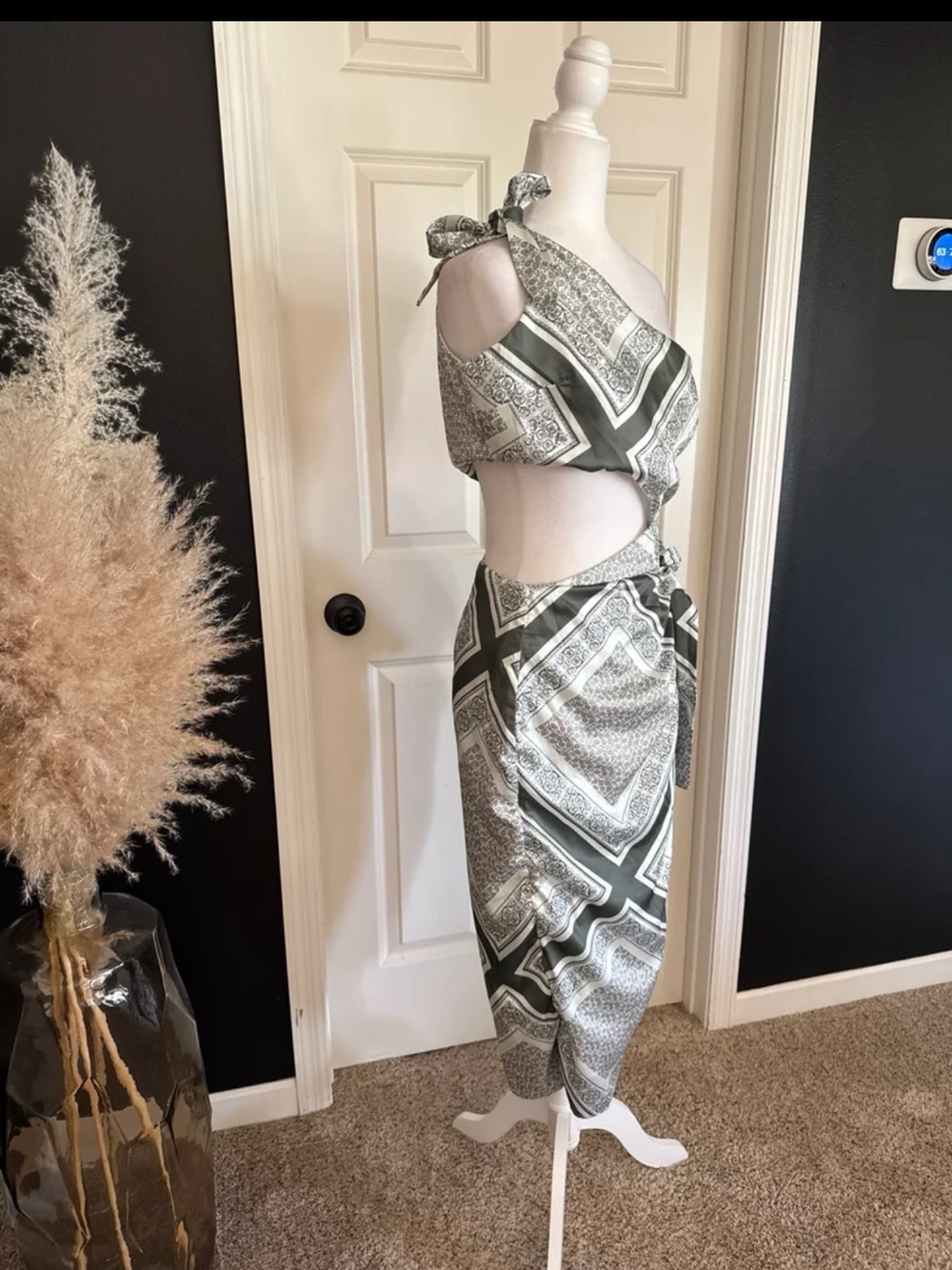Lulus Vacay Beauty Olive Scarf Print One-Shoulder Tie-Strap Midi Dress Sz Large - Picture 6 of 12